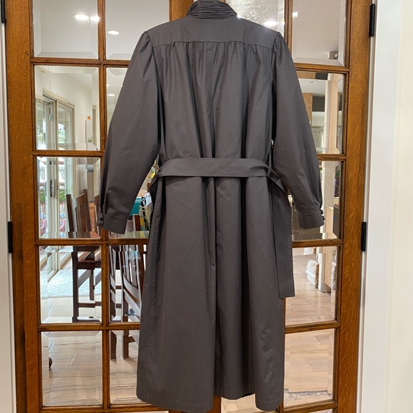 London Fog Maincoats Trench coat. Pewter Grey. 4 buttons on front. Tie waist. M - Picture 3 of 10